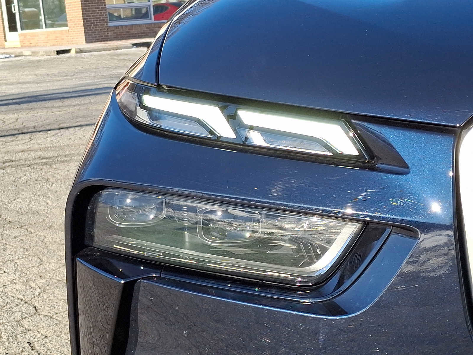 Used 2024 BMW X7 M60i w/ Climate Comfort Package image 9