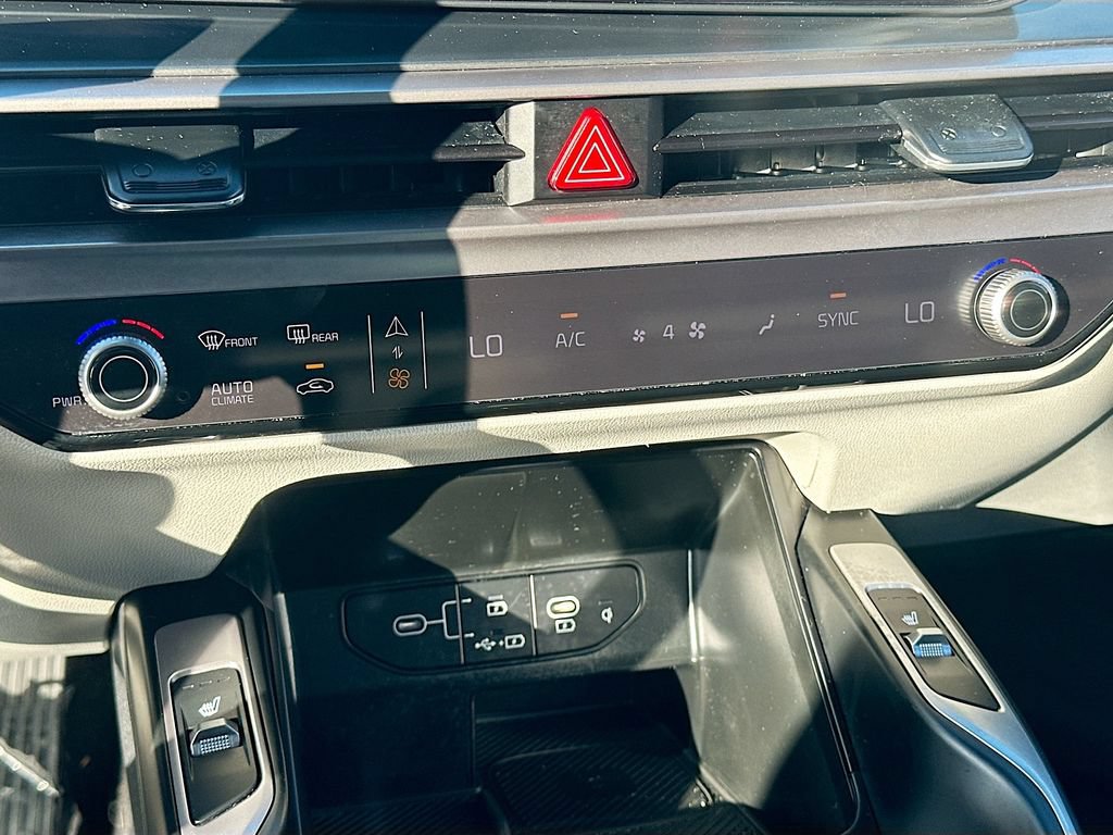 Certified 2025 Kia Sorento EX w/ Panoramic Sunroof Package FWD image 16