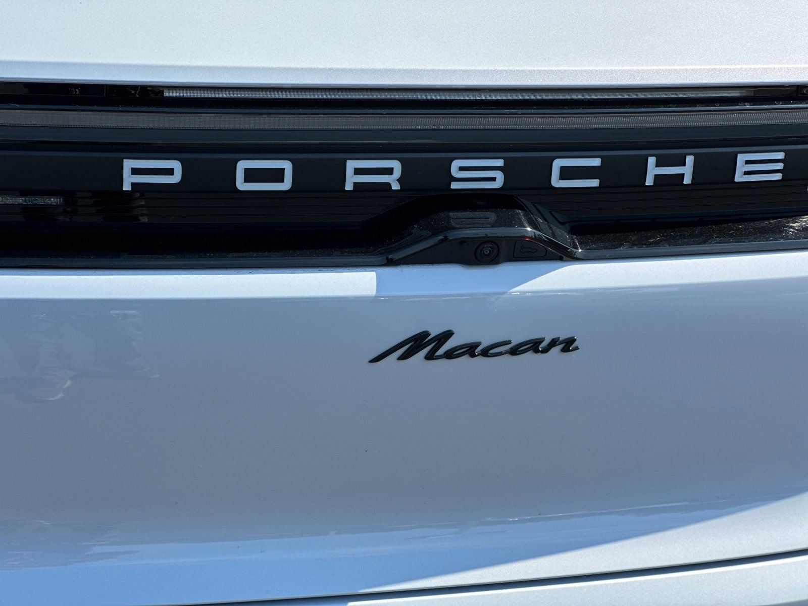 Certified 2025 Porsche Macan Electric RWD image 29