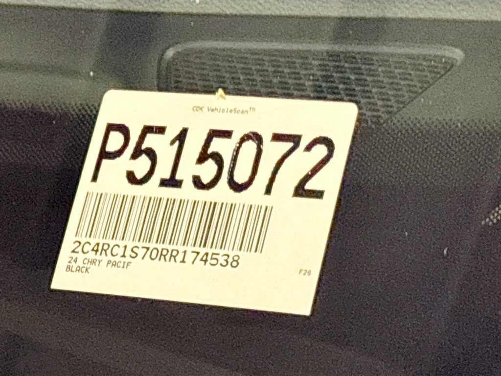 Used 2024 Chrysler Pacifica Limited FWD image 24
