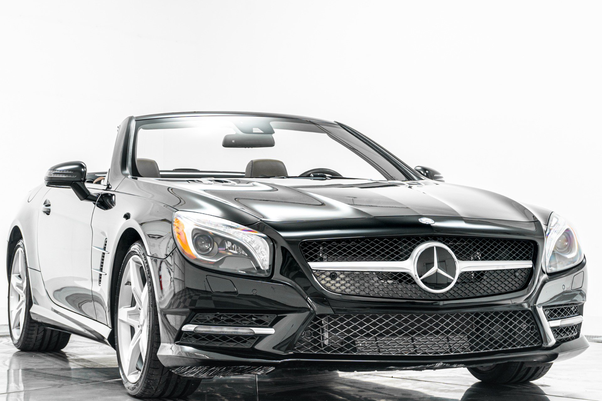Used 2016 Mercedes-Benz SL 550 image 3