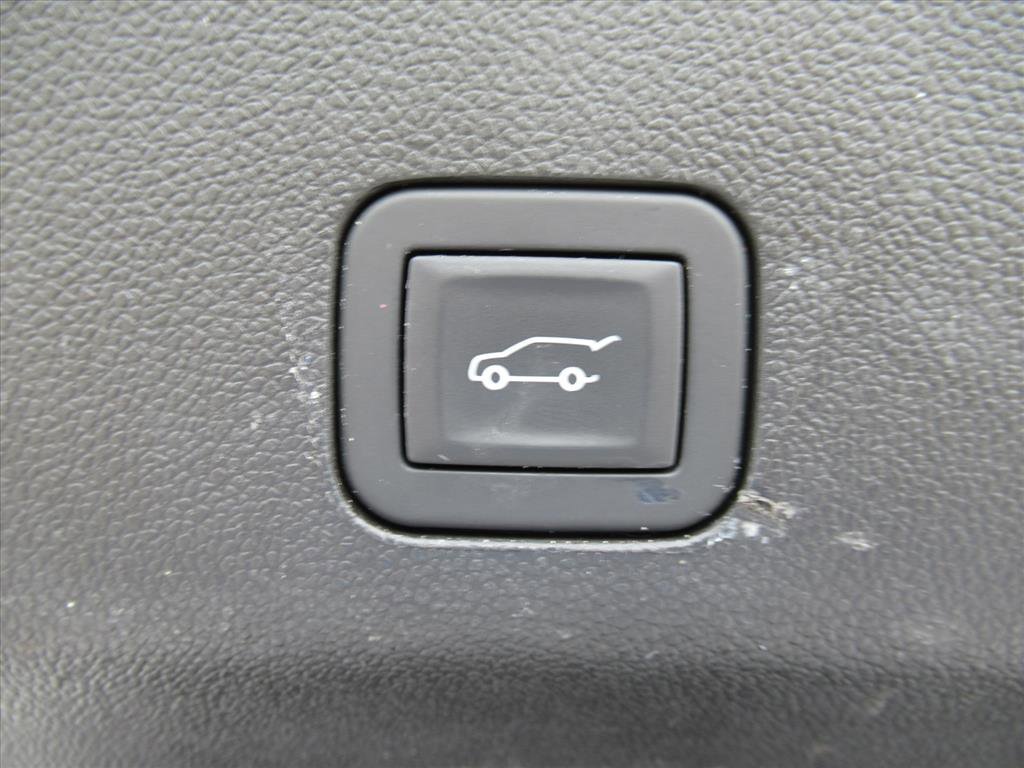 Used 2025 GMC Yukon XL Denali image 36