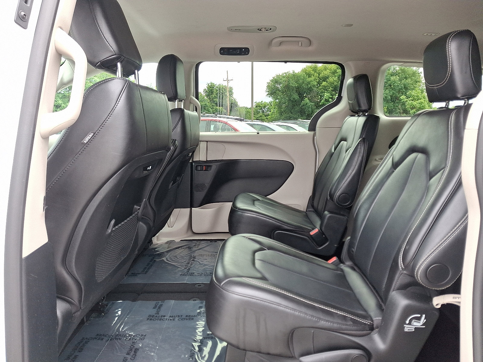 Used 2024 Chrysler Pacifica Touring-L image 10