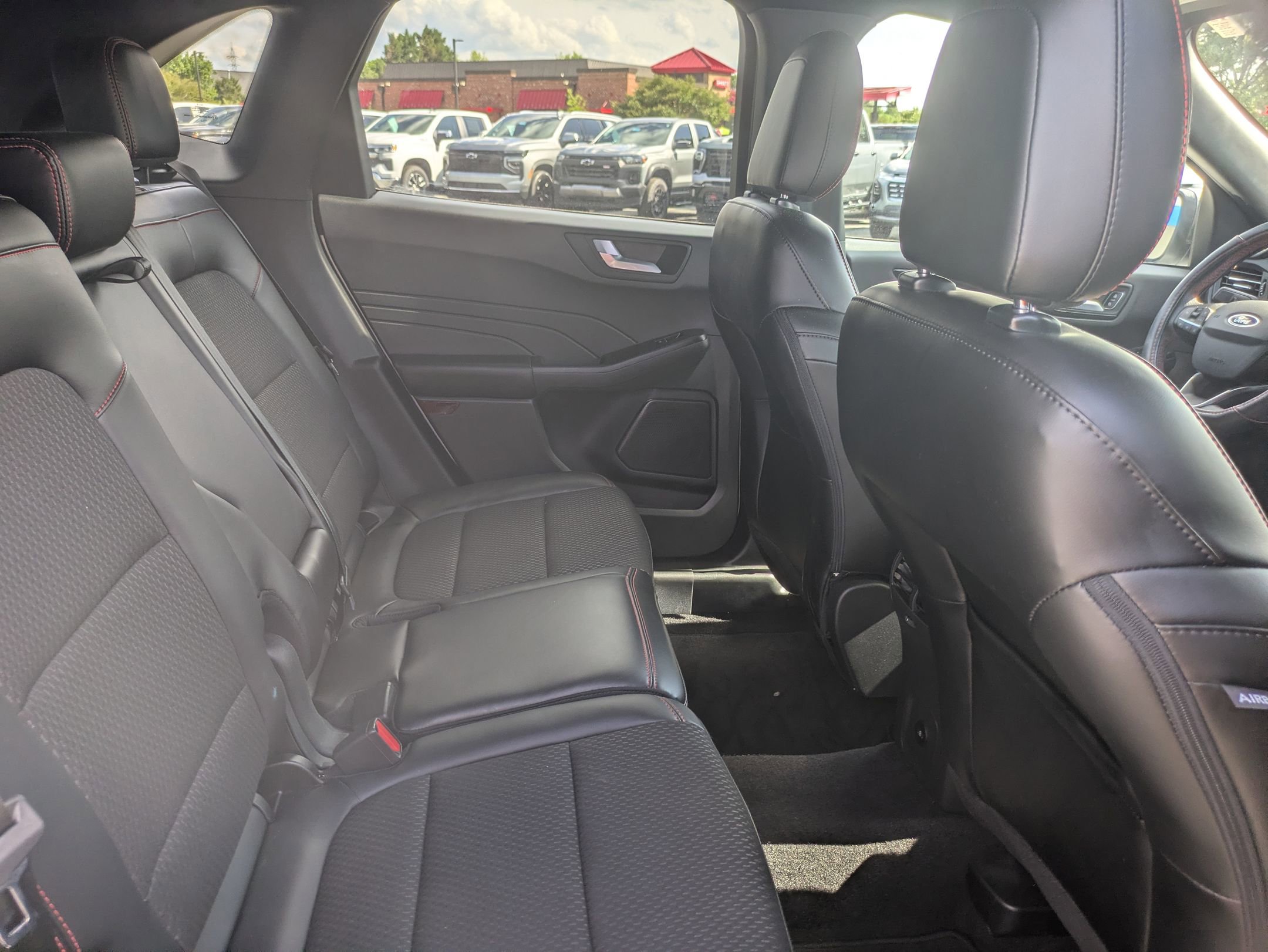 Used 2024 Ford Escape ST-Line w/ Tech Pack #1 FWD image 28