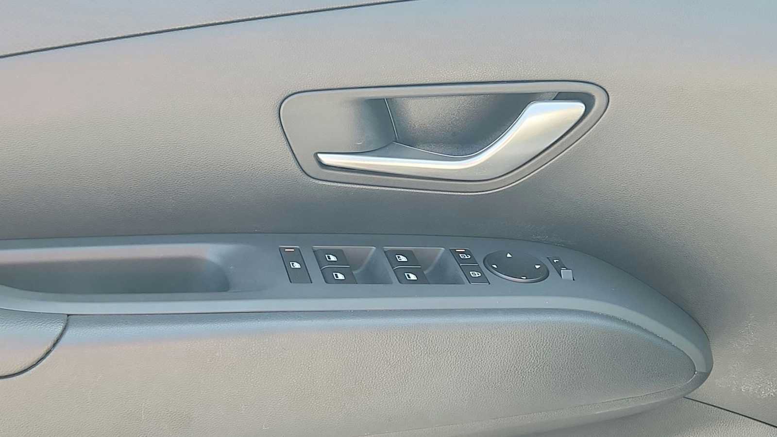 Used 2025 Hyundai Santa Cruz SE FWD image 35