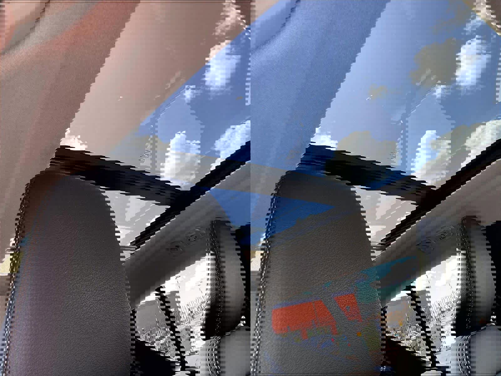 Used 2025 Volvo XC40 B5 Plus image 25