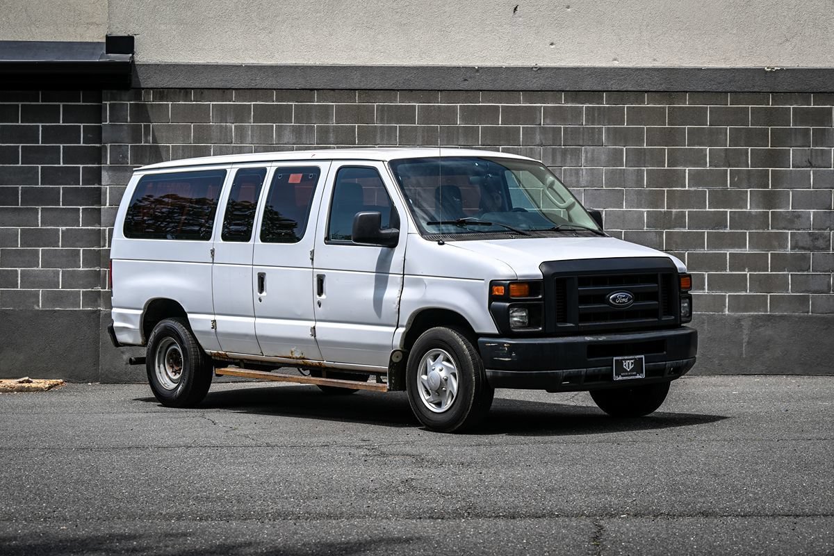 Used 2010 Ford E-250 and Econoline 250 RWD image 2