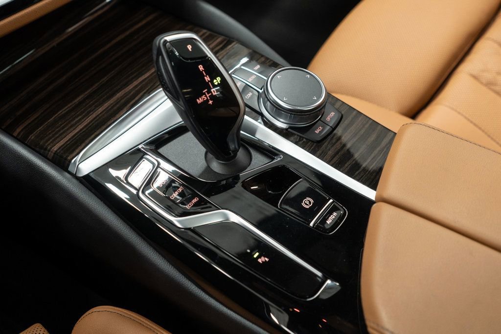 Used 2022 BMW 530i xDrive w/ Premium Package image 18