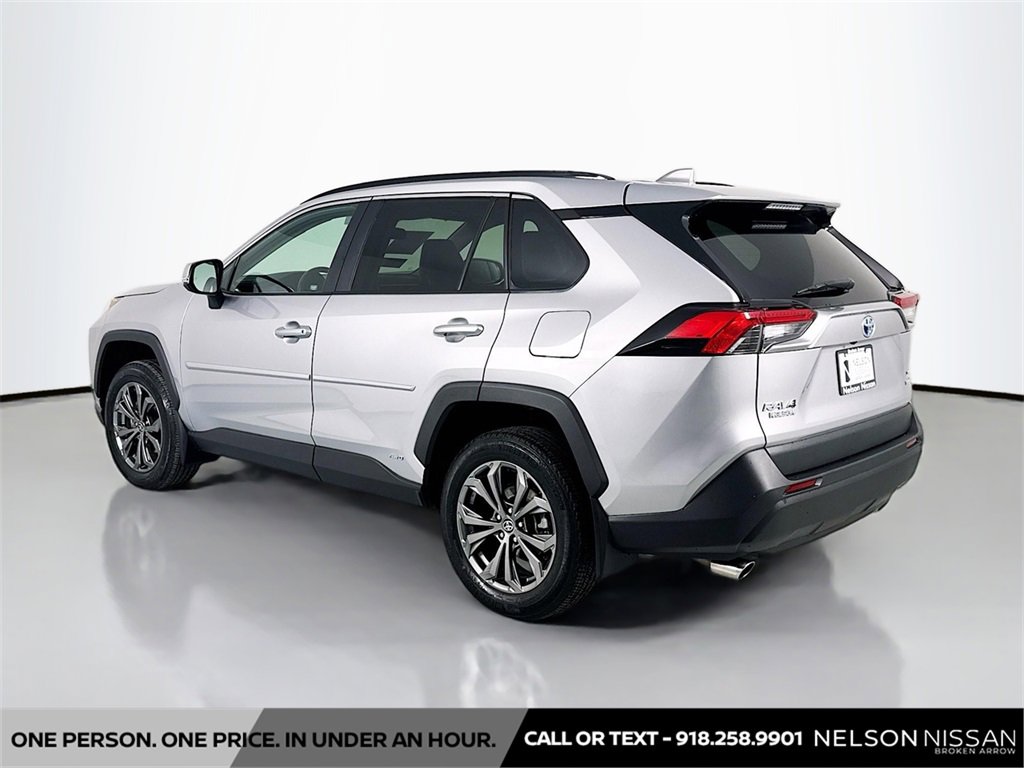 Used 2022 Toyota RAV4 XLE Premium image 7