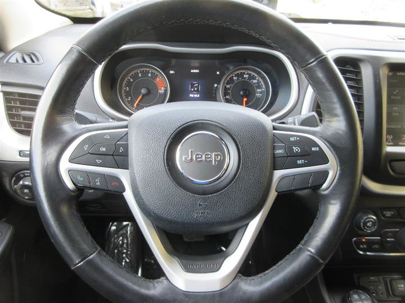 Used 2016 Jeep Cherokee Trailhawk w/ Comfort/Convenience Group image 13