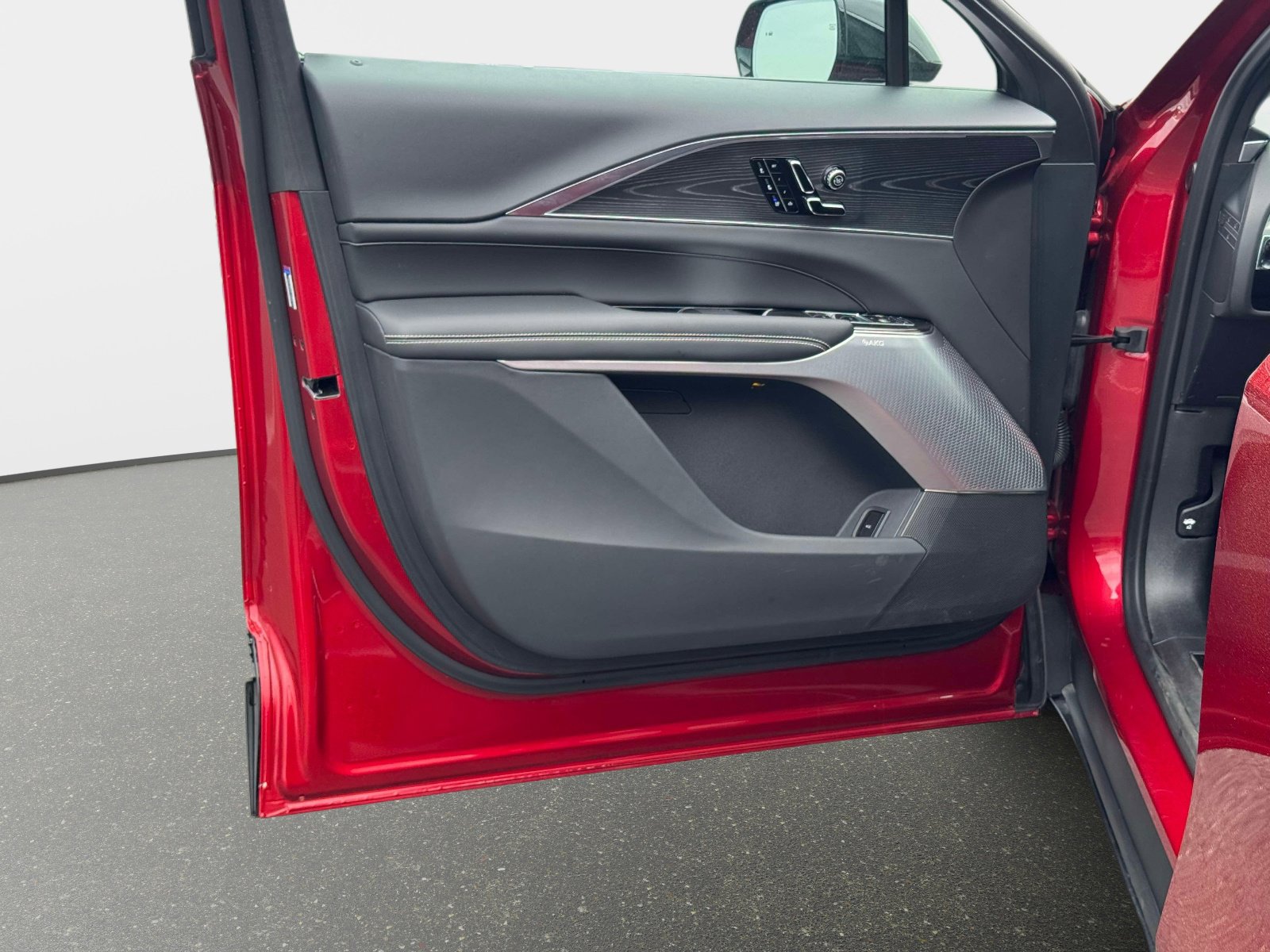 Certified 2025 Cadillac Lyriq Luxury w/ LPO, Floor Liner Package image 18