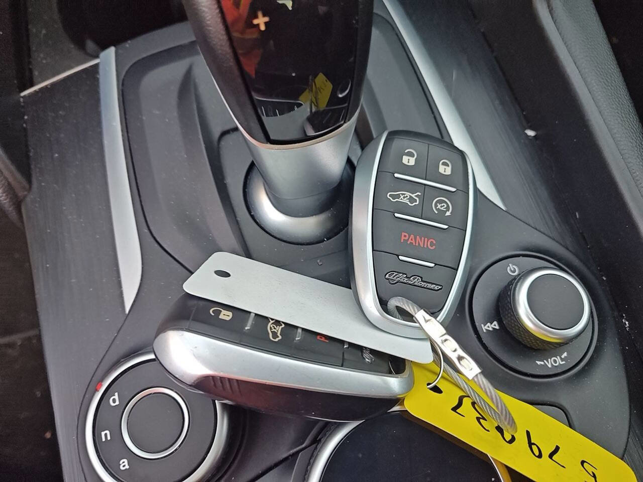 Used 2018 Alfa Romeo Giulia image 8