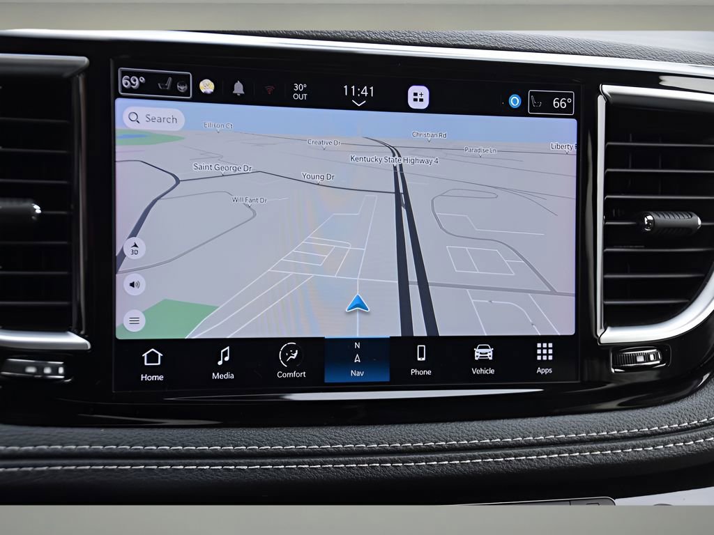 Used 2023 Chrysler Pacifica Limited w/ Uconnect Theater Family Group image 23