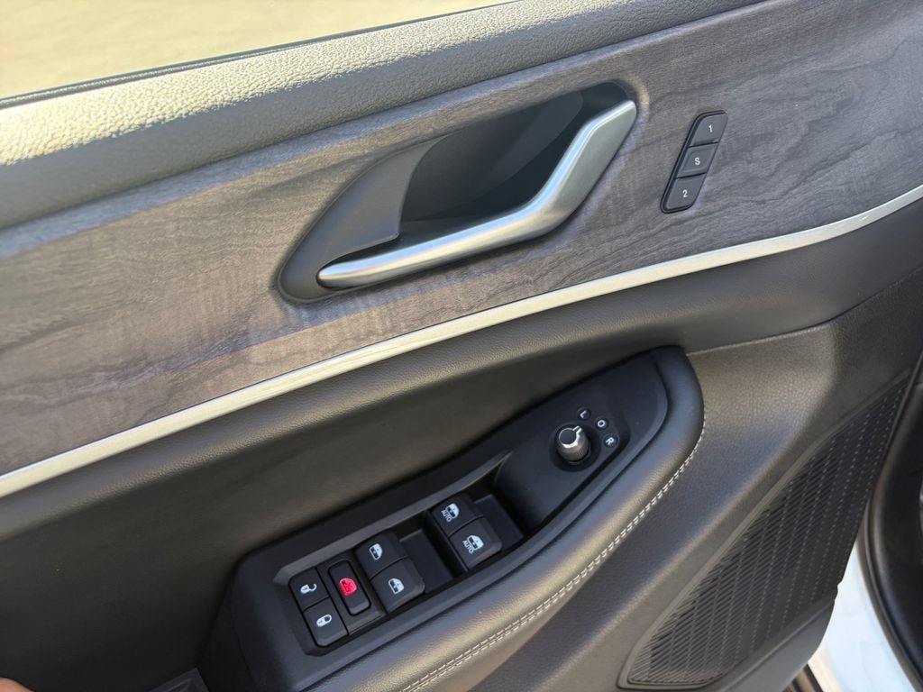 Used 2023 Jeep Grand Cherokee L Limited RWD image 11
