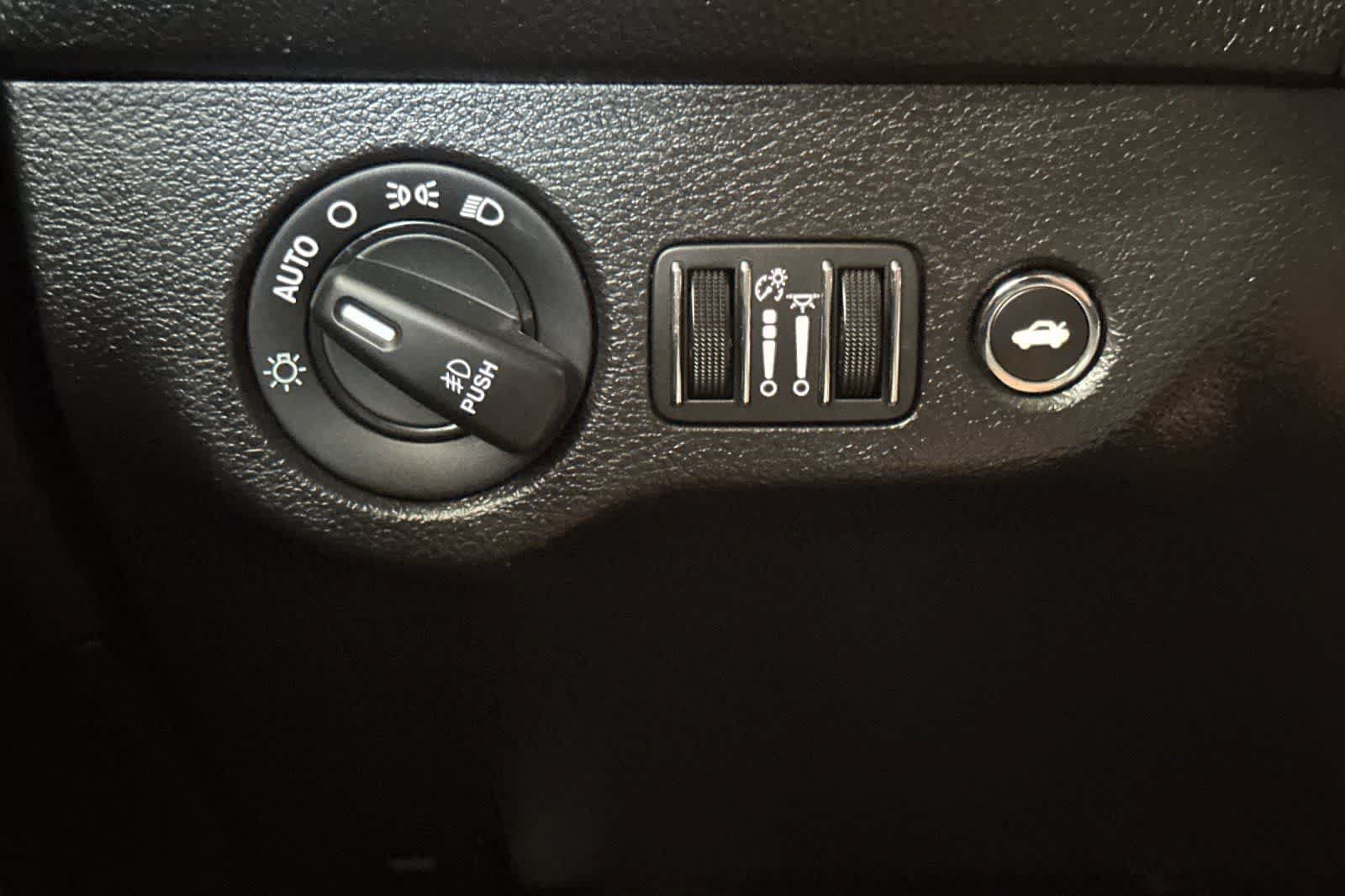 Used 2022 Dodge Challenger GT AWD/4WD image 32