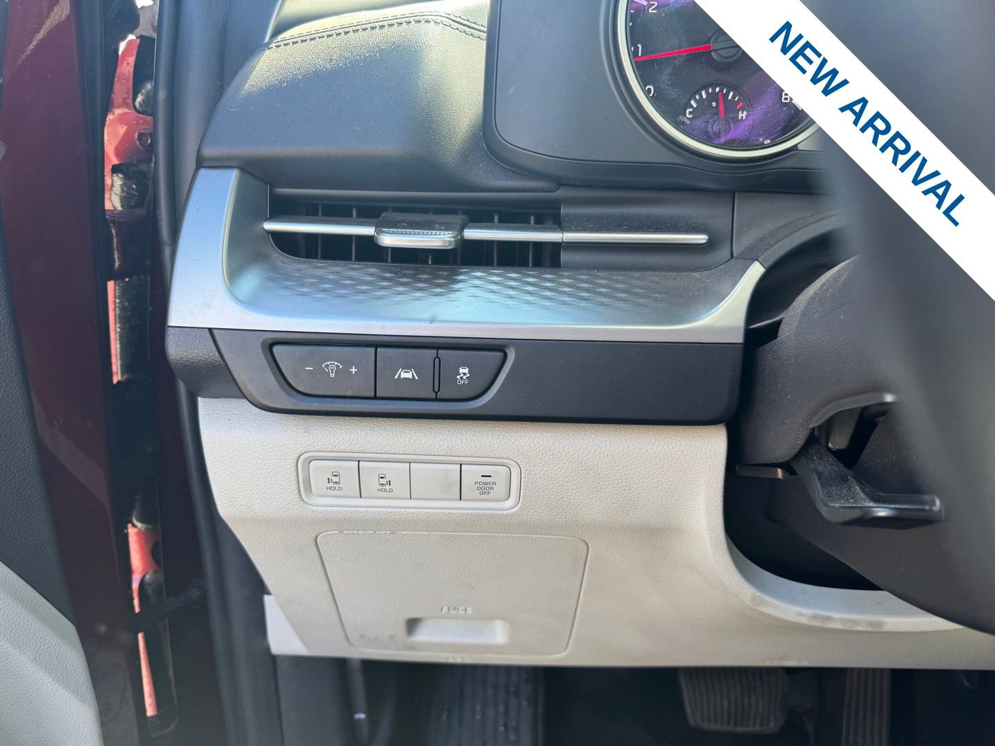 Used 2022 Kia Carnival LX image 17