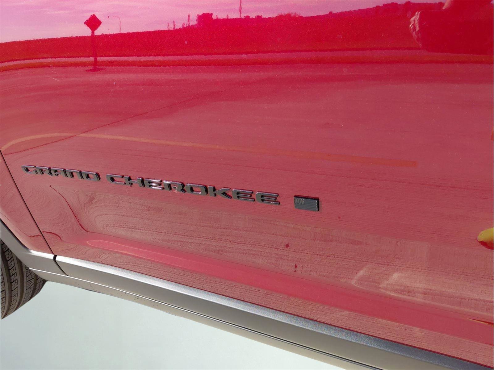 New 2025 Jeep Grand Cherokee L Limited w/ Black Appearance Package image 36