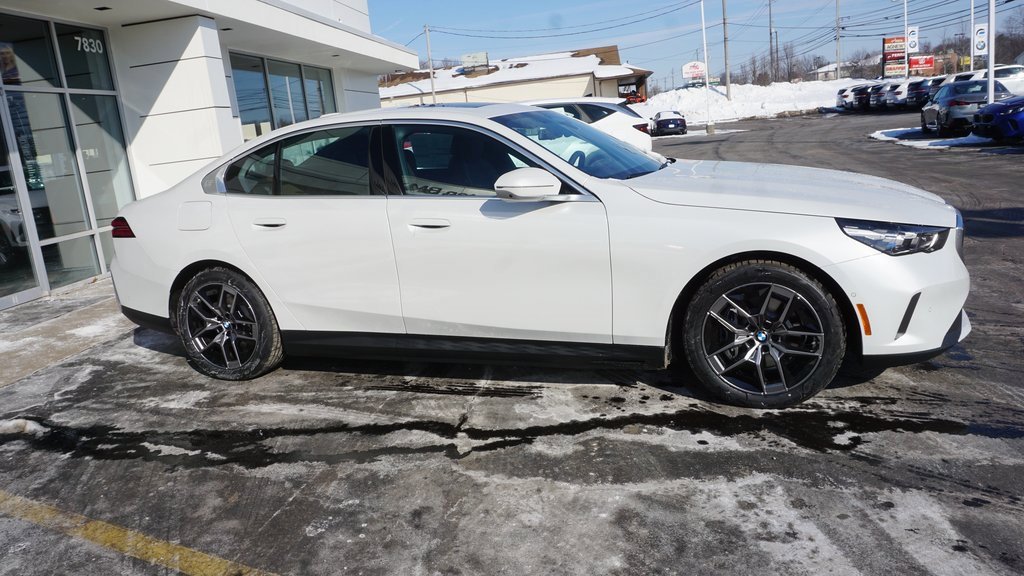 New 2026 BMW i5 eDrive40 image 3