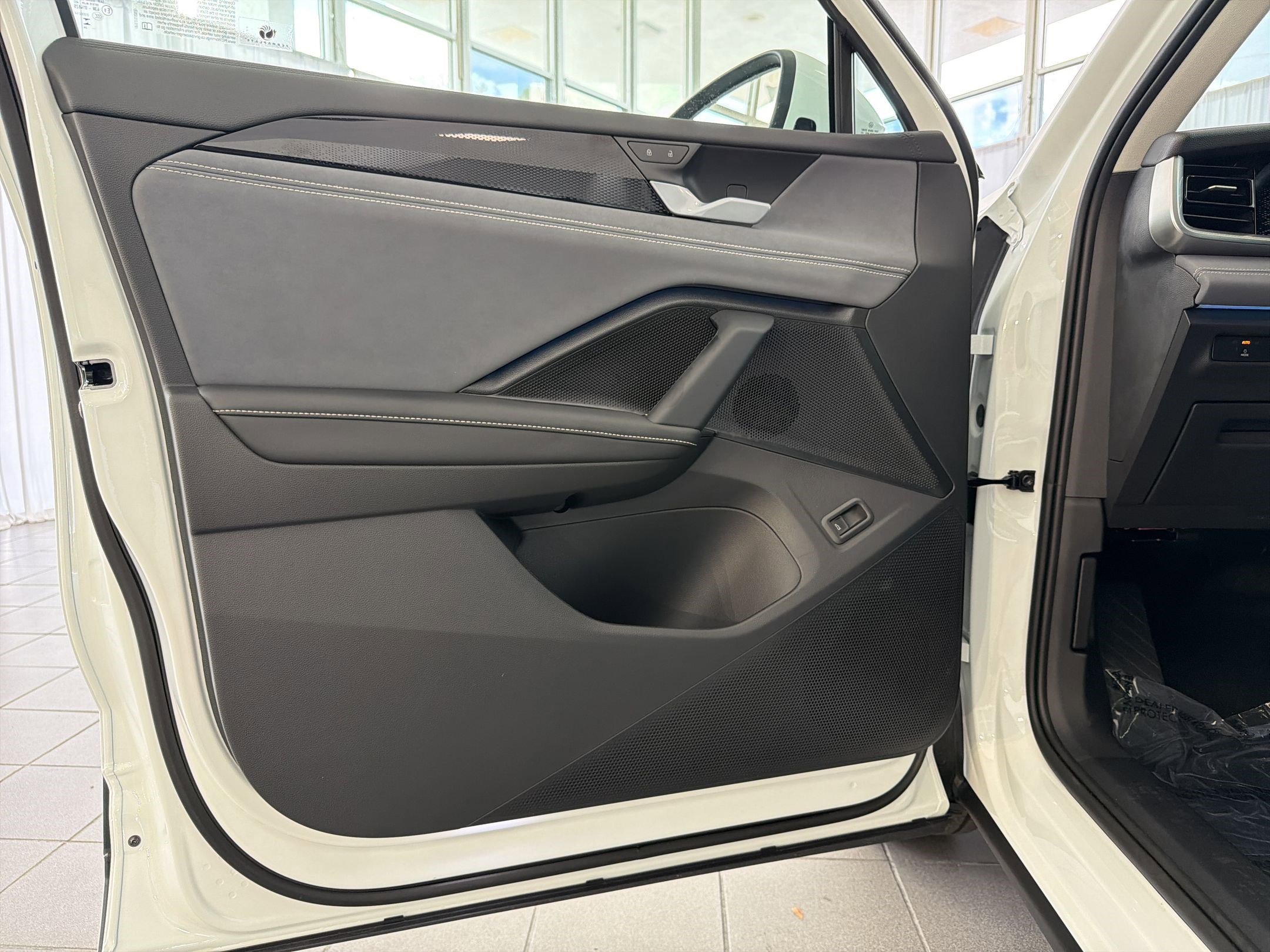 New 2026 Volkswagen Tiguan SE FWD image 21