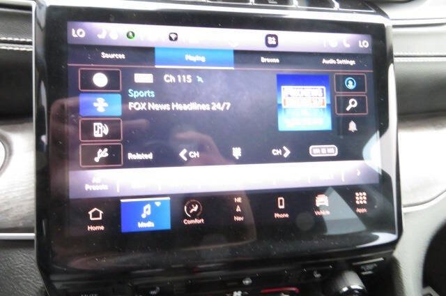 Used 2023 Jeep Grand Cherokee Limited w/ Black Appearance Package AWD/4WD image 22