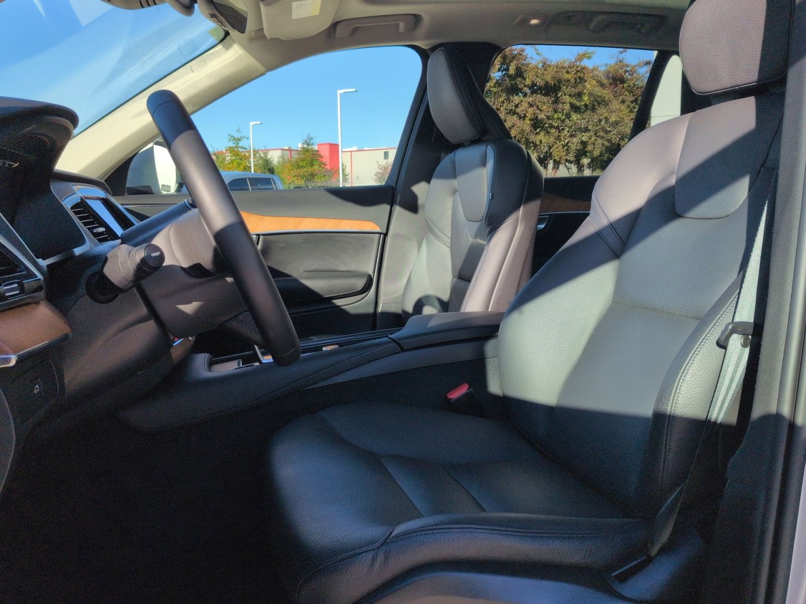 Used 2024 Volvo XC90 B6 Plus image 13