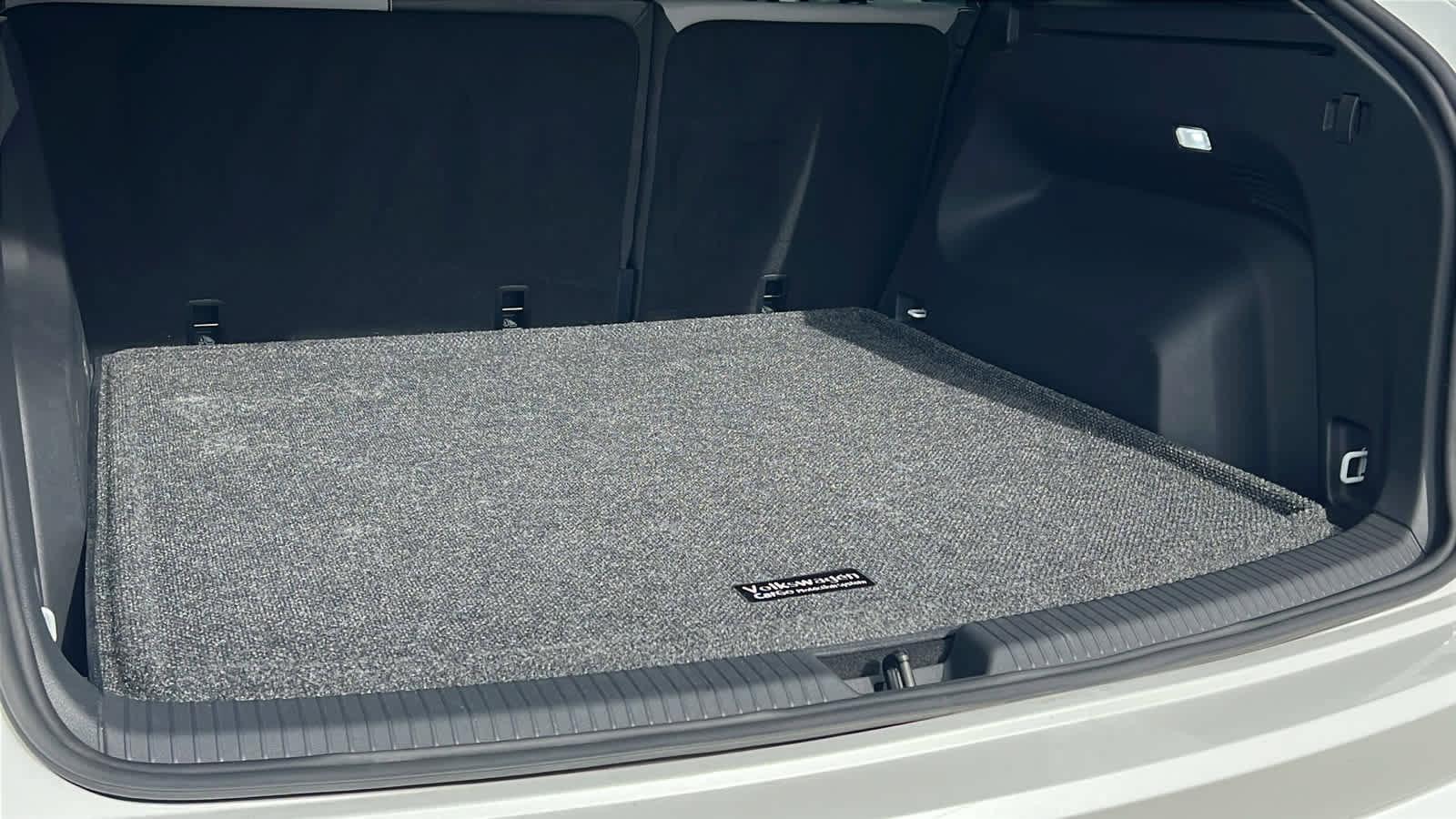 Used 2024 Volkswagen Atlas Cross Sport SEL R-Line image 27