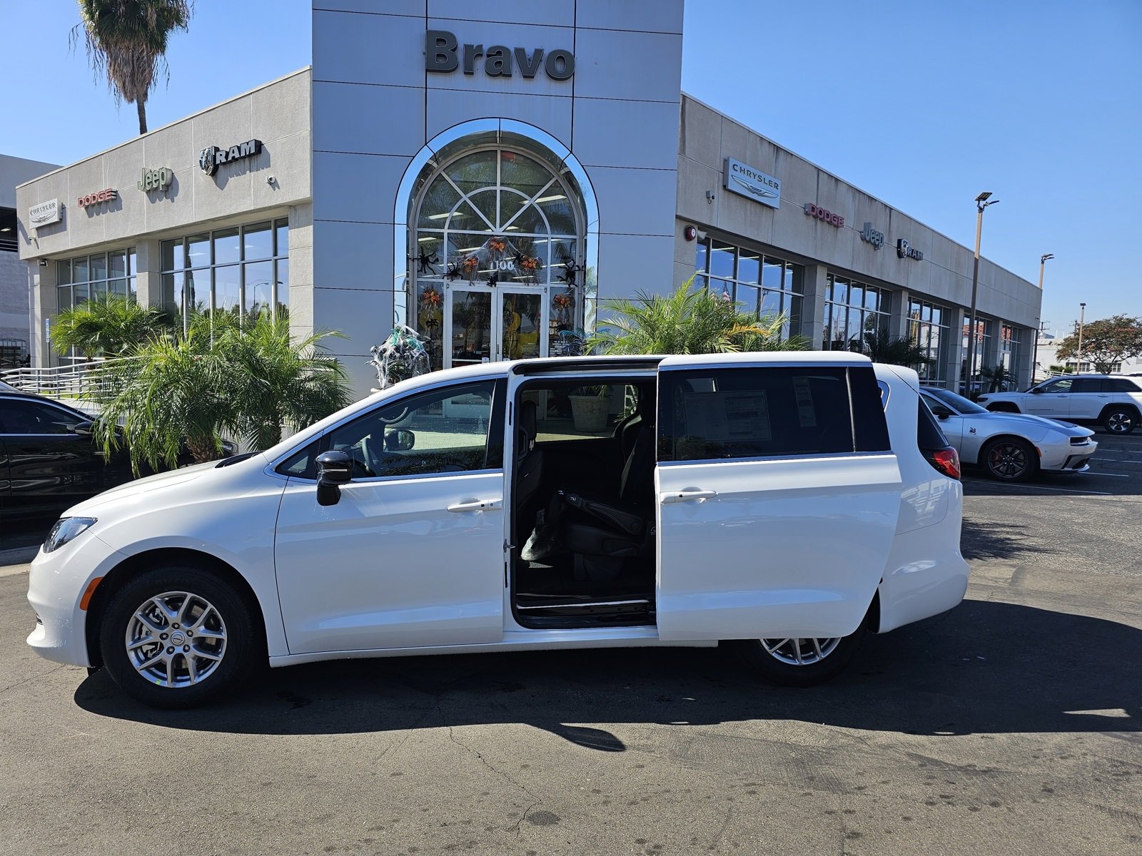 New 2026 Chrysler Voyager LX image 5