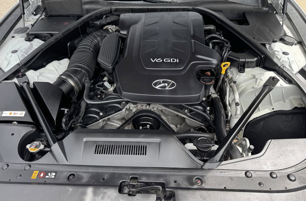 Used 2015 Hyundai Genesis 3.8 AWD/4WD image 10