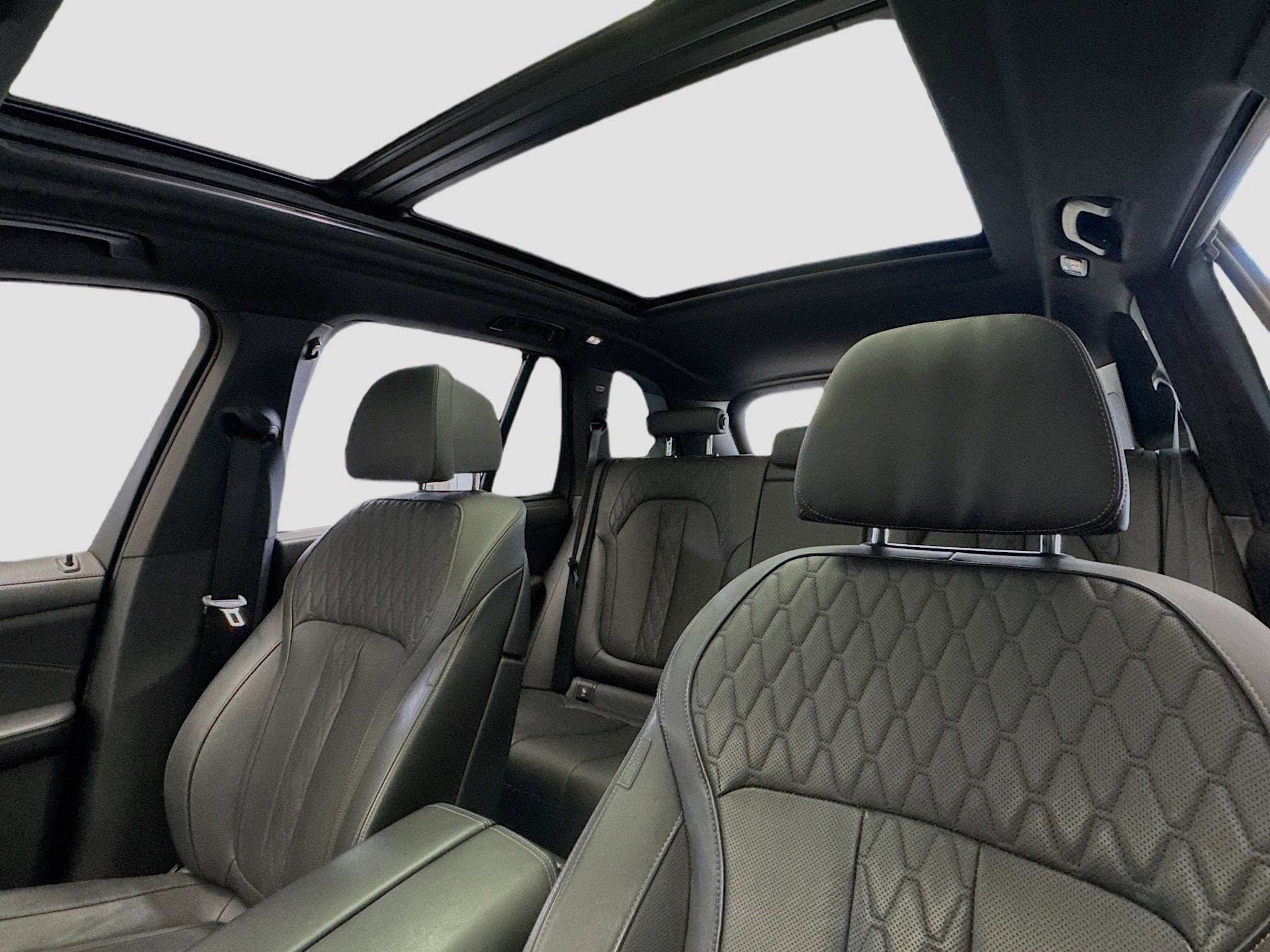 Used 2024 BMW X5 M60i w/ Executive Package image 15