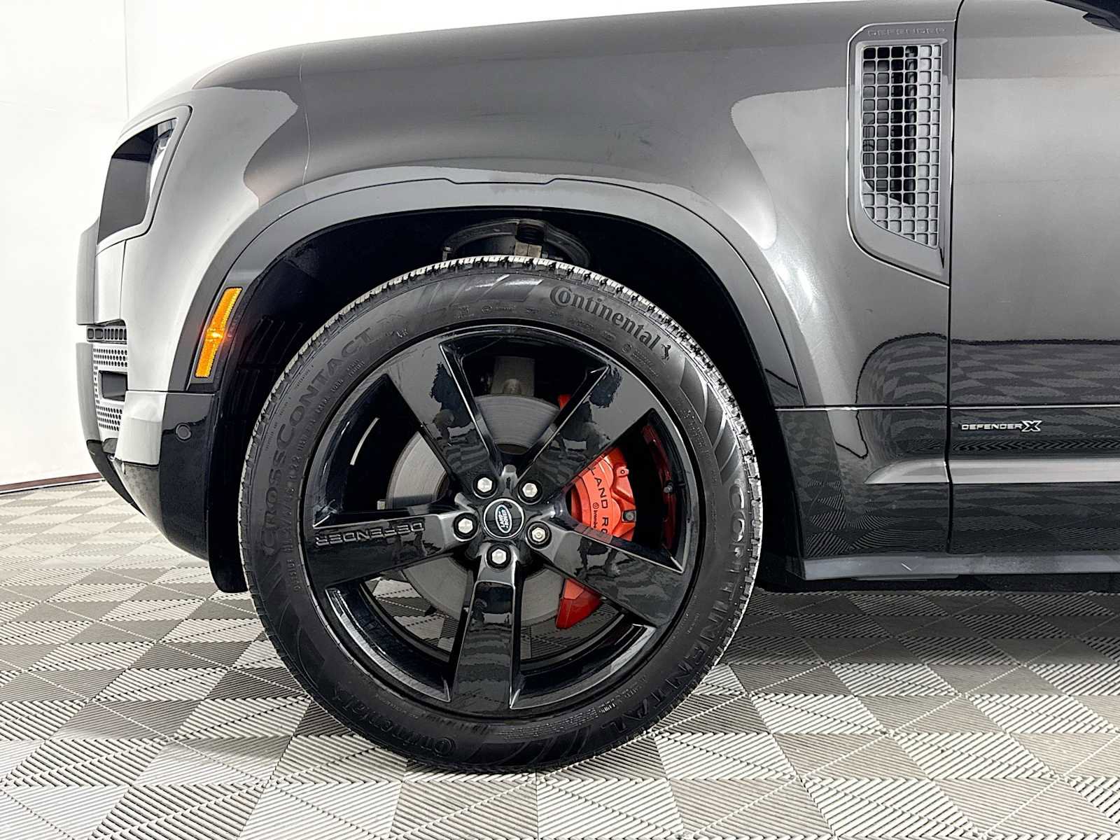 Used 2024 Land Rover Defender 110 X image 29