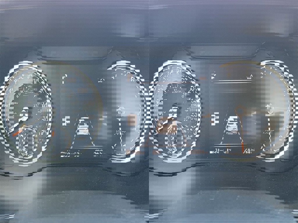 Used 2025 Genesis G70 2.5T image 19