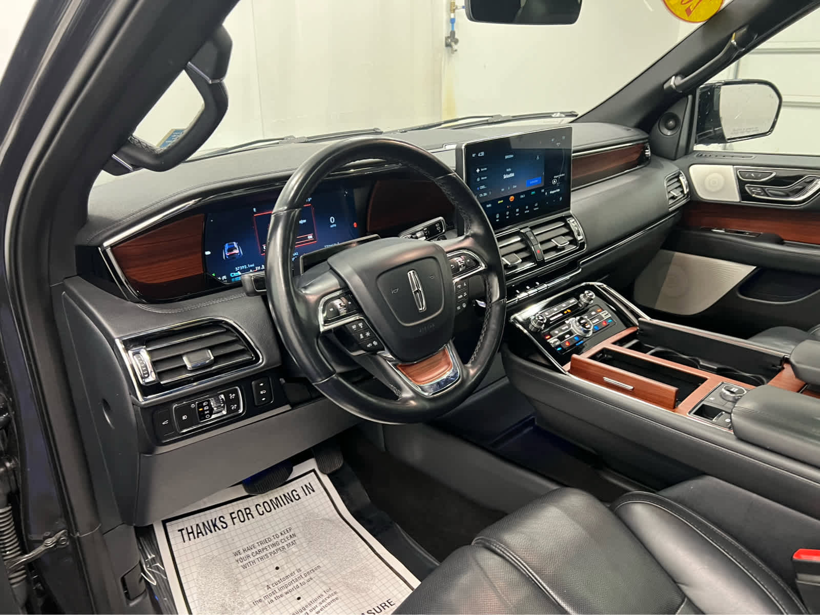 Used 2022 Lincoln Navigator L Reserve image 16