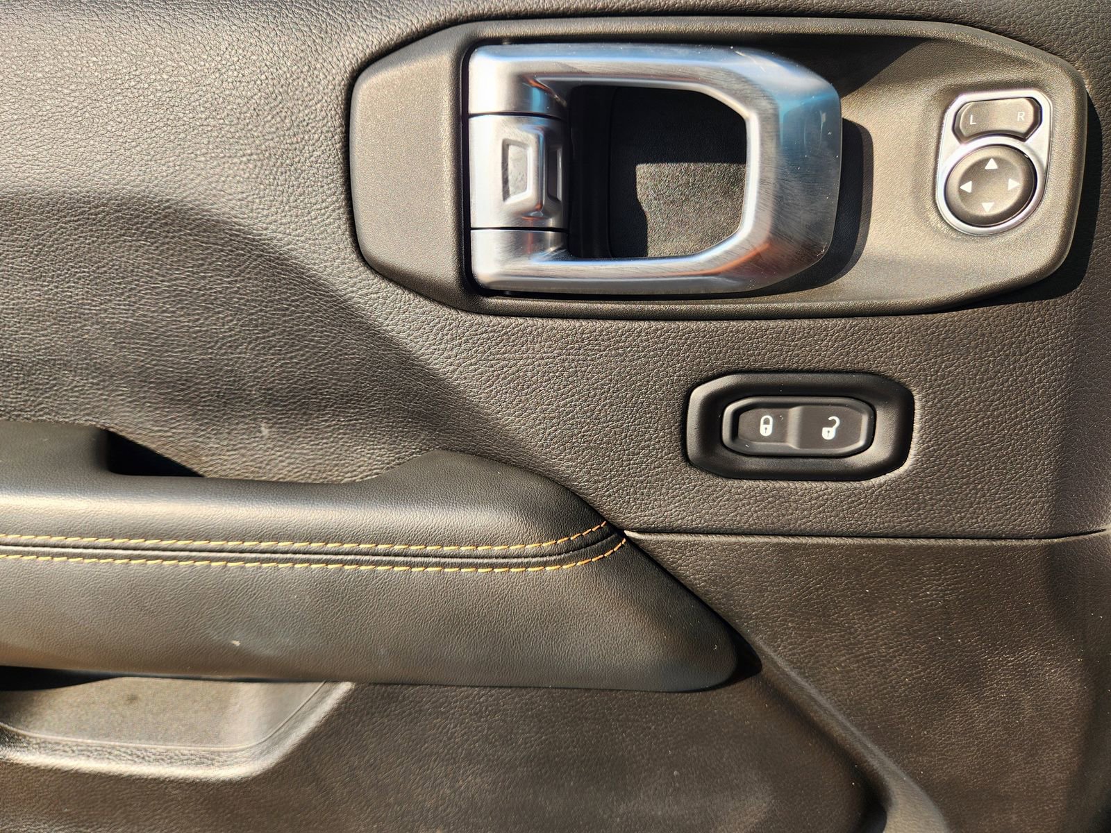 New 2025 Jeep Gladiator Sport image 18