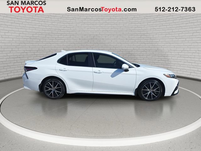 Used 2024 Toyota Camry SE image 4