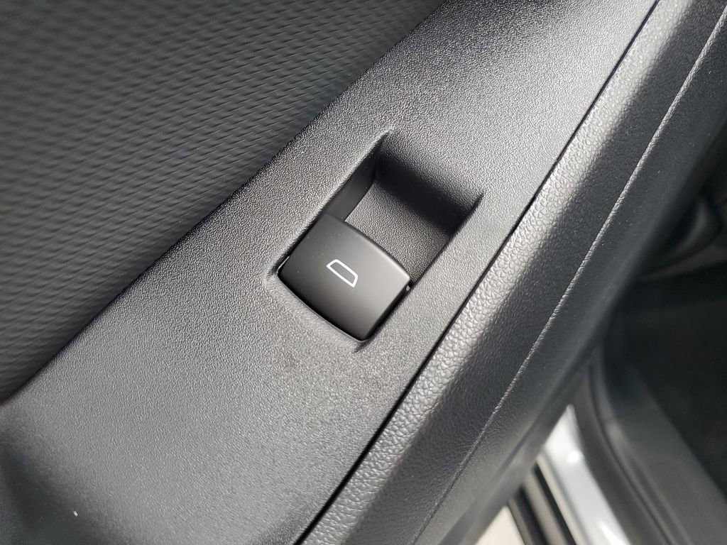 New 2026 Chevrolet Equinox LT w/ Convenience Package II FWD image 17