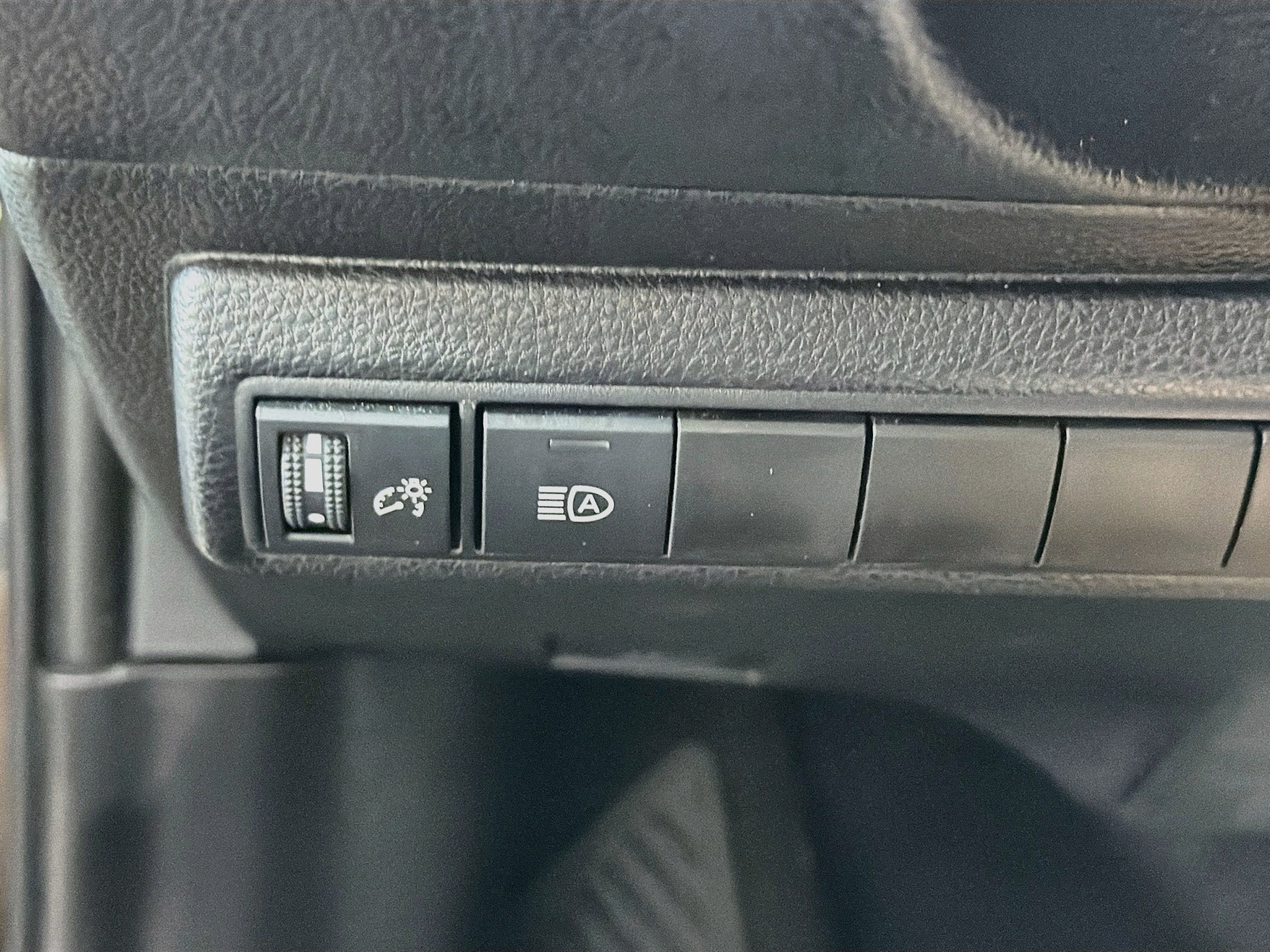 Used 2025 Toyota Corolla LE FWD image 17