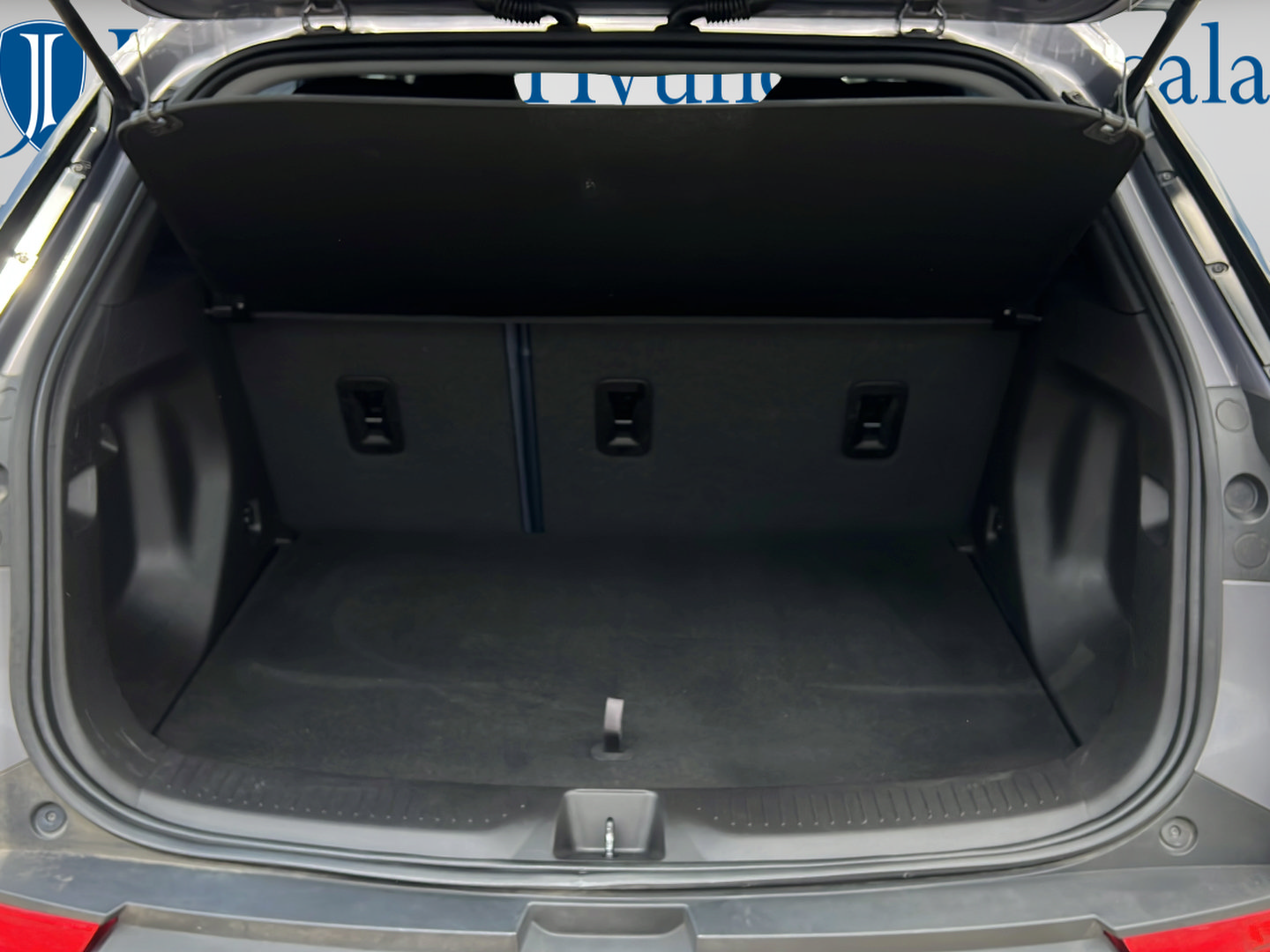 Used 2022 Chevrolet Bolt EUV LT w/ Convenience Package FWD image 9