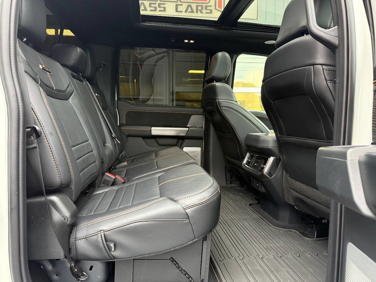 Used 2024 Ford F350 Platinum w/ FX4 Off-Road Package image 39
