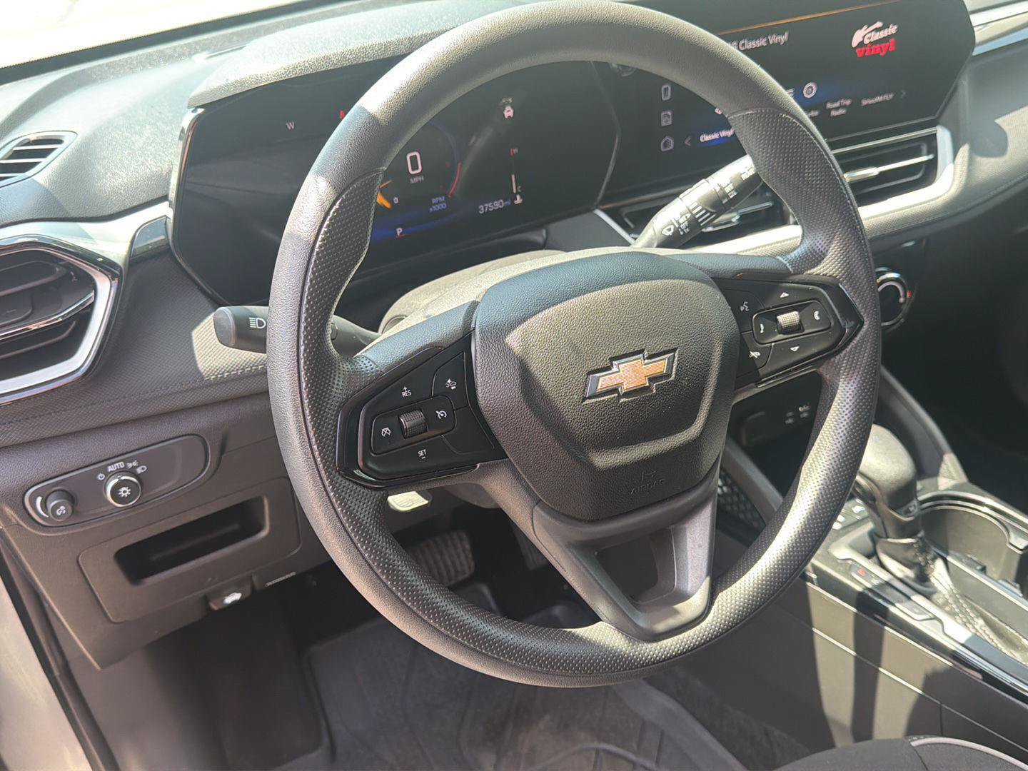 Used 2025 Chevrolet TrailBlazer LT FWD image 17