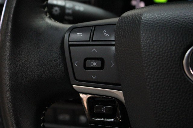 Used 2025 Toyota Camry SE w/ Convenience Package image 9