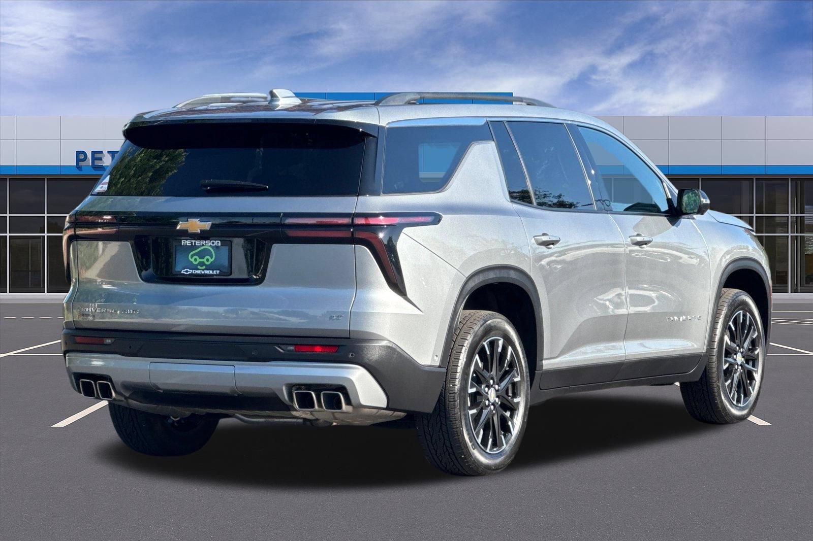 Used 2024 Chevrolet Traverse LT w/ Enhanced Driving Package AWD/4WD image 4