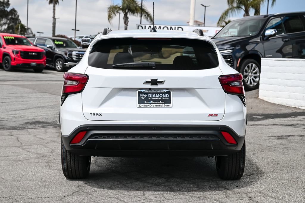 New 2026 Chevrolet Trax RS w/ Sunroof Package FWD image 5