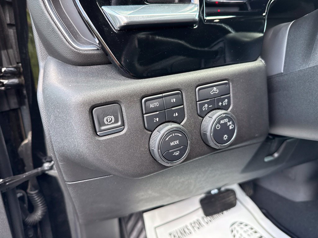 Used 2025 Chevrolet Silverado 1500 LT AWD/4WD image 30