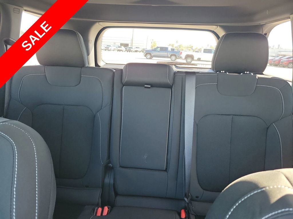 New 2025 Jeep Grand Cherokee Laredo w/ Luxury Tech Group I image 13