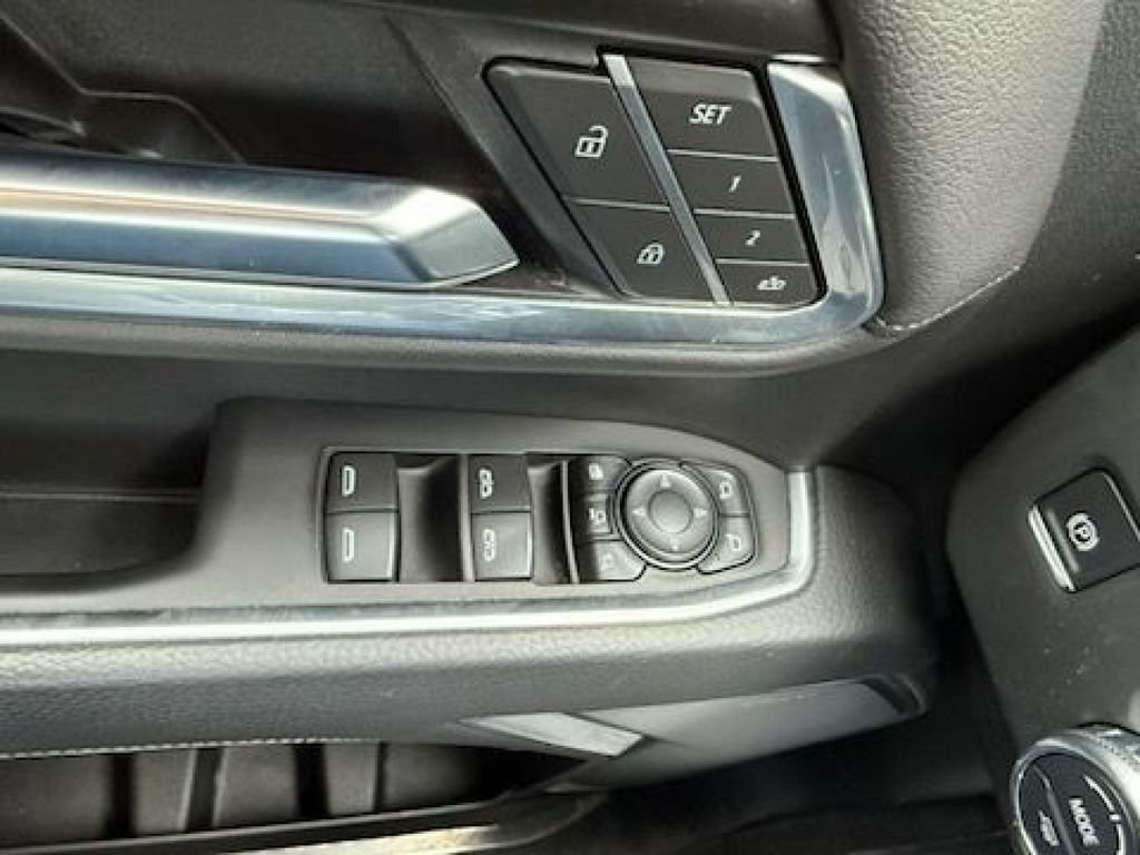 Used 2025 GMC Sierra 3500 Denali AWD/4WD image 35