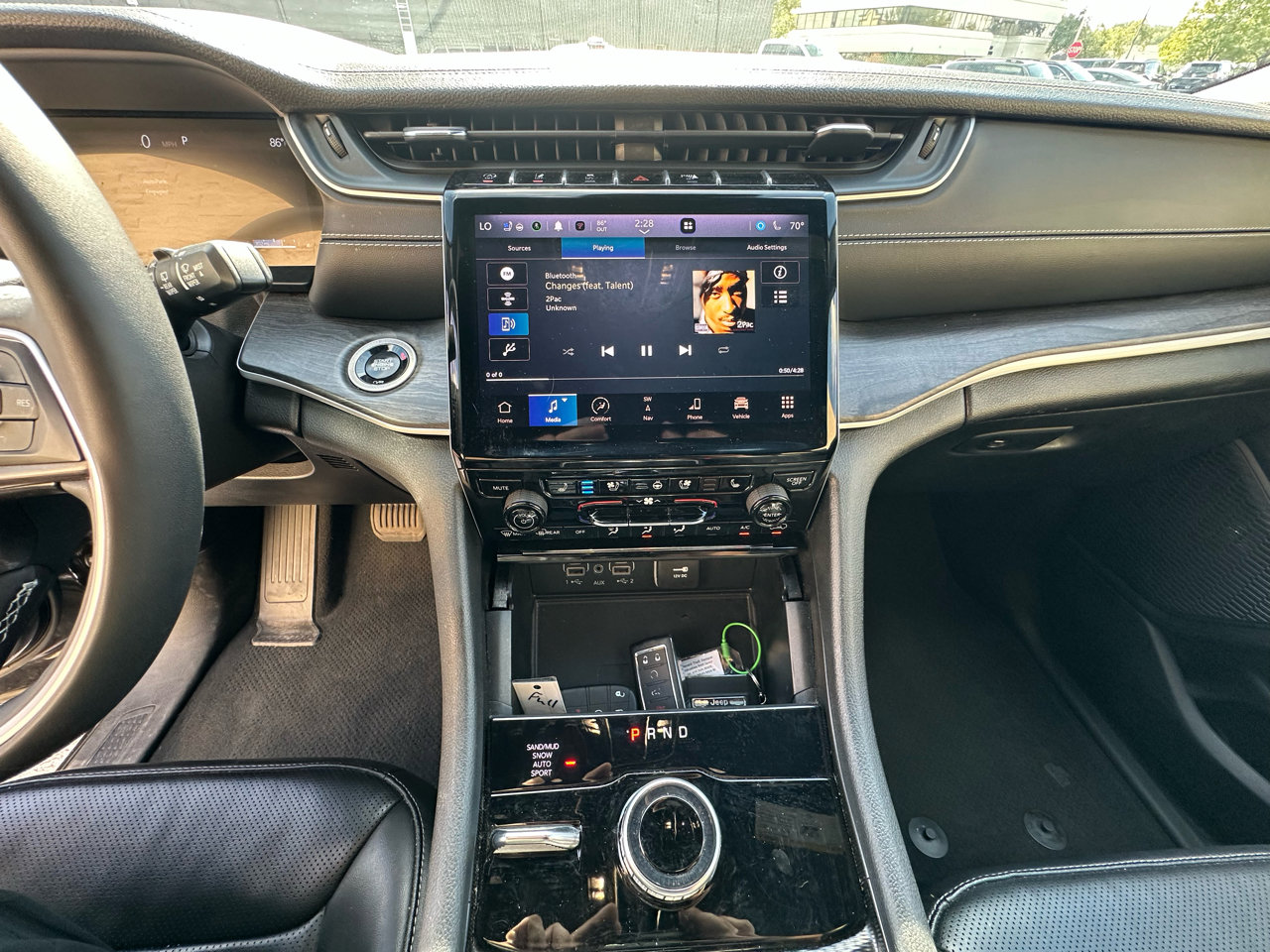 Used 2024 Jeep Grand Cherokee L Limited w/ Luxury Tech Group II image 17