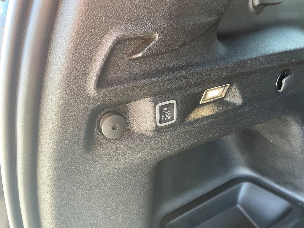 Used 2021 Jeep Grand Cherokee L Laredo image 11