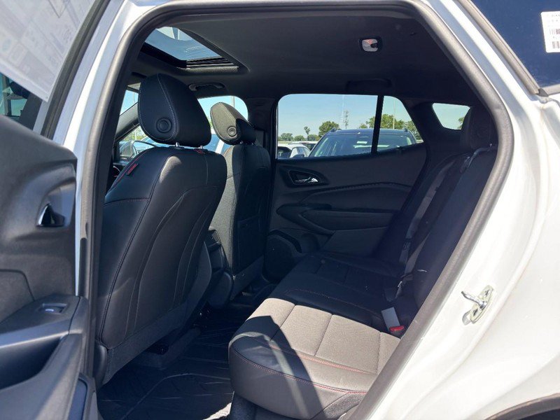 New 2026 Chevrolet Trax RS w/ Sunroof Package FWD image 5