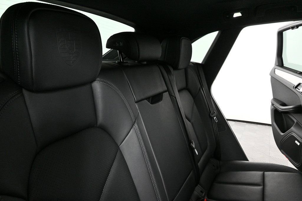 Certified 2026 Porsche Macan AWD/4WD image 23