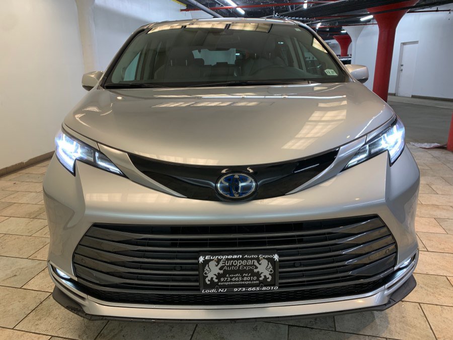 Used 2023 Toyota Sienna Limited w/ Protection Package (TMS) AWD/4WD image 4